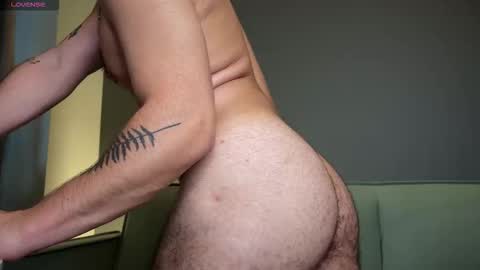 Snapshot of enen_glo chatting on October 13, 2025, 12:49 pm Enen online show from October 13, 2025, 12:49 pm