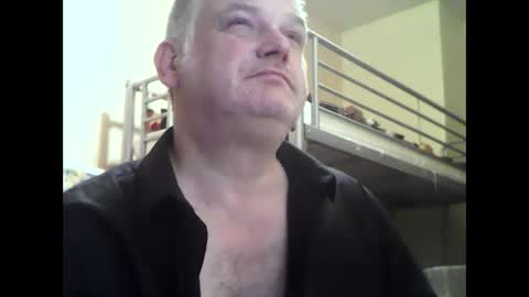 Snapshot of englishguysurrey chatting on September 18, 2025, 8:33 pm englishguysurrey online show from September 18, 2025, 8:33 pm