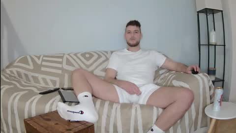 Englishladxxx online show from April 5, 2026, 8:39 pm