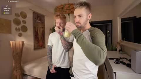 Snapshot of enjohnny chatting on October 7, 2025, 5:21 pm Johnny online show from October 7, 2025, 5:21 pm