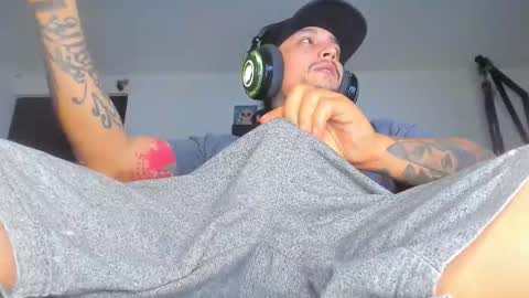 Snapshot of enjoymycock99 chatting on November 1, 2025, 5:20 am enjoymycock99 online show from November 1, 2025, 5:20 am