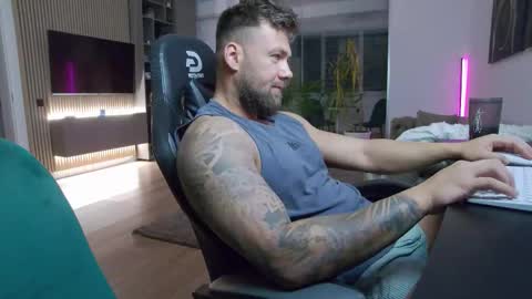 Erik online show from October 22, 2025, 4:51 pm