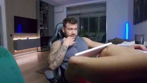 Erik online show from November 10, 2025, 6:40 pm