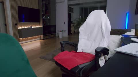 Erik online show from December 15, 2025, 8:02 pm