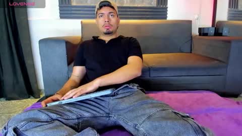 Snapshot of enrique_villa23 chatting on October 12, 2025, 12:59 pm enrique online show from October 12, 2025, 12:59 pm