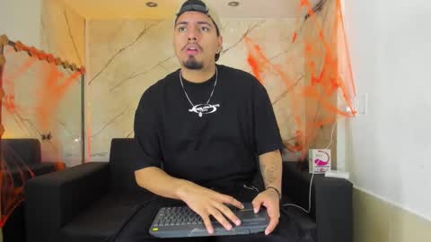 Snapshot of enrique_villa23 chatting on October 22, 2025, 1:55 pm enrique online show from October 22, 2025, 1:55 pm