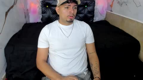 Snapshot of enrique_villa23 chatting on October 24, 2025, 11:39 am enrique online show from October 24, 2025, 11:39 am