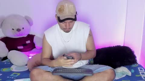 Snapshot of enrique_villa23 chatting on November 16, 2025, 2:22 pm enrique online show from November 16, 2025, 2:22 pm