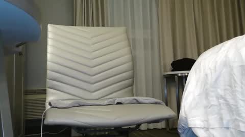 Snapshot of enthusiest chatting on December 4, 2025, 2:10 am Enthusiest online show from December 4, 2025, 2:10 am