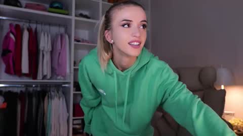 entya online show from October 3, 2025, 5:26 am