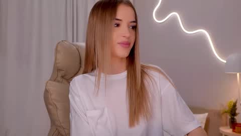 entya online show from February 14, 2026, 8:33 am