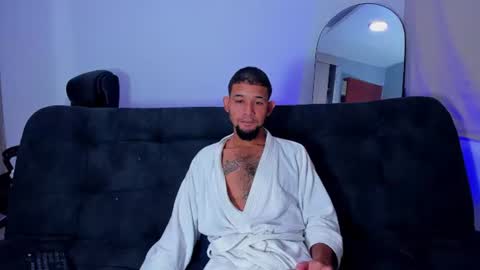 enyel_100 online show from June 11, 2026, 2:53 am