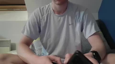 enzo41220 online show from April 19, 2026, 8:22 pm