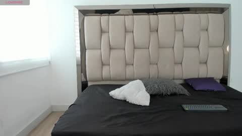 Enzo issis online show from November 2, 2025, 6:21 pm