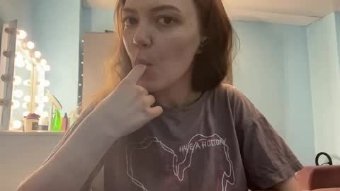 Lily online show from March 29, 2026, 2:22 am