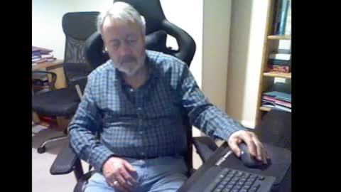 erasmus_d online show from November 14, 2025, 7:01 pm