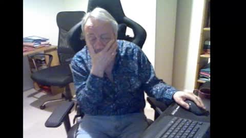 erasmus_d online show from November 22, 2025, 6:51 pm