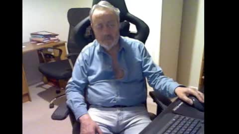 erasmus_d online show from February 11, 2026, 5:40 pm