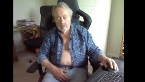 Snapshot of erasmus_d chatting on April 27, 2026, 5:00 pm erasmus_d online show from April 27, 2026, 5:00 pm