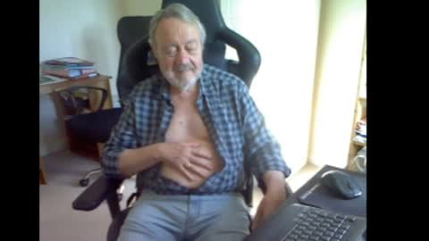 Snapshot of erasmus_d chatting on April 28, 2026, 4:23 pm erasmus_d online show from April 28, 2026, 4:23 pm