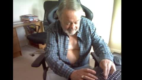 Snapshot of erasmus_d chatting on May 12, 2026, 5:10 pm erasmus_d online show from May 12, 2026, 5:10 pm