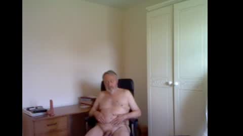 erasmus_d online show from July 14, 2026, 5:40 pm