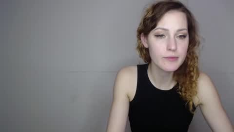 Snapshot of erdbeeren_mit_sahne chatting on January 12, 2025, 12:01 pm Erdbeeren mit Sahne online show from January 12, 2025, 12:01 pm