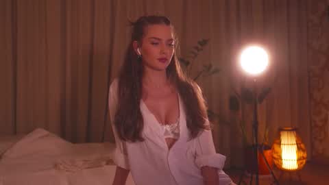 Ana Marie online show from December 15, 2025, 11:20 pm