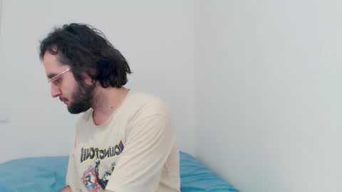 Snapshot of eren_jaeger2000 chatting on November 15, 2025, 5:27 am Eren online show from November 15, 2025, 5:27 am