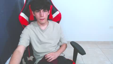 Snapshot of eren_tatakae chatting on December 18, 2024, 1:59 am eren_tatakae online show from December 18, 2024, 1:59 am