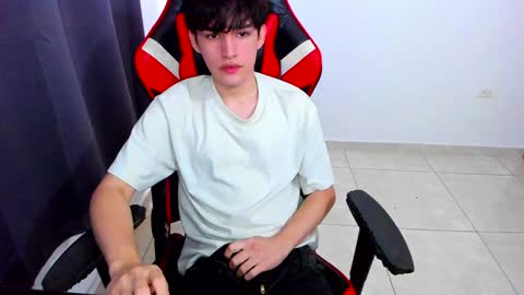 Snapshot of eren_tatakae chatting on January 22, 2025, 4:23 pm eren_tatakae online show from January 22, 2025, 4:23 pm