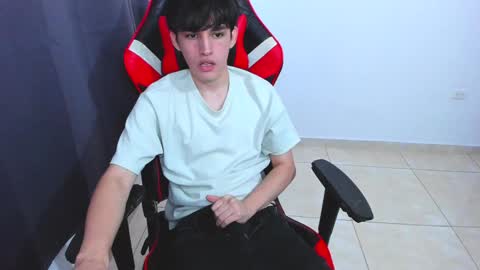 Snapshot of eren_tatakae chatting on January 23, 2025, 4:48 pm eren_tatakae online show from January 23, 2025, 4:48 pm