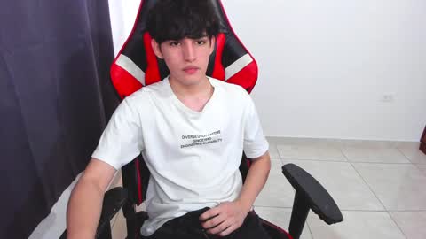 Snapshot of eren_tatakae chatting on January 24, 2025, 6:35 pm eren_tatakae online show from January 24, 2025, 6:35 pm