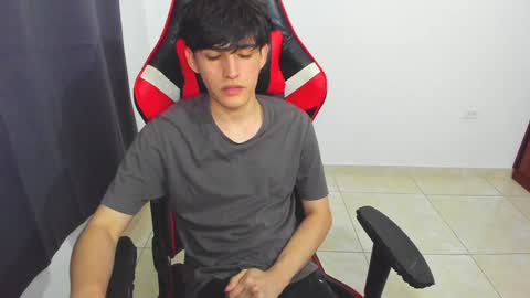 Snapshot of eren_tatakae chatting on February 6, 2025, 10:32 pm eren_tatakae online show from February 6, 2025, 10:32 pm