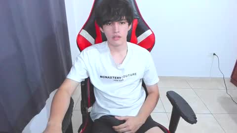 Snapshot of eren_tatakae chatting on October 18, 2025, 8:20 pm eren_tatakae online show from October 18, 2025, 8:20 pm