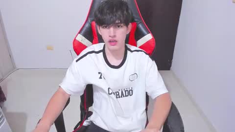 eren_tatakae online show from December 18, 2025, 3:34 am