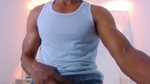 Snapshot of eric_latino chatting on January 2, 2025, 11:27 pm Eric Latino online show from January 2, 2025, 11:27 pm