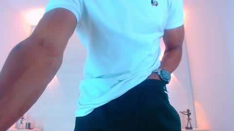 Snapshot of eric_latino chatting on January 25, 2025, 3:09 am Eric Latino online show from January 25, 2025, 3:09 am