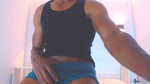 Snapshot of eric_latino chatting on February 23, 2025, 3:24 am Eric Latino online show from February 23, 2025, 3:24 am