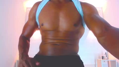 Snapshot of eric_latino chatting on February 27, 2025, 5:45 am Eric Latino online show from February 27, 2025, 5:45 am