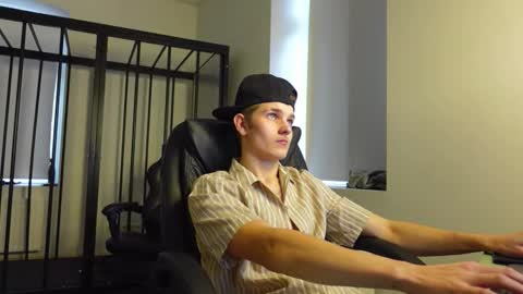    online show from October 10, 2025, 12:15 pm