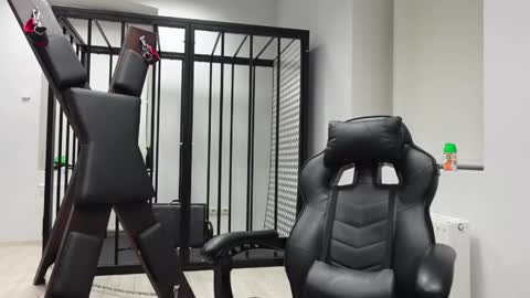    online show from October 19, 2025, 6:52 pm