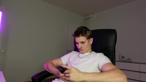    online show from November 3, 2025, 8:21 pm