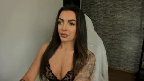 Snapshot of erica_xoo chatting on June 2, 2026, 4:47 am Riaaa online show from June 2, 2026, 4:47 am