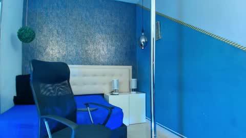 Snapshot of erick_zhimerman chatting on October 6, 2025, 4:10 am online show from October 6, 2025, 4:10 am