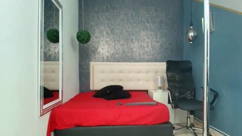 Snapshot of erick_zhimerman chatting on October 8, 2025, 3:48 am online show from October 8, 2025, 3:48 am