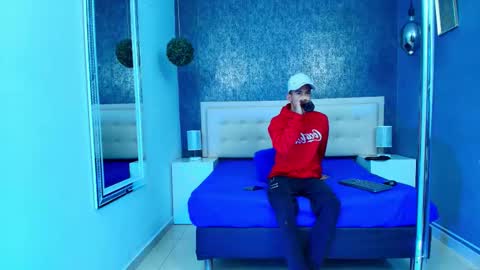 Snapshot of erick_zhimerman chatting on October 12, 2025, 4:11 am online show from October 12, 2025, 4:11 am