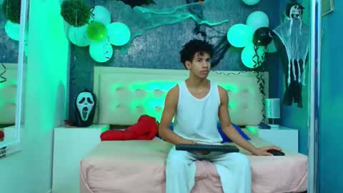 Snapshot of erick_zhimerman chatting on October 27, 2025, 3:54 am online show from October 27, 2025, 3:54 am