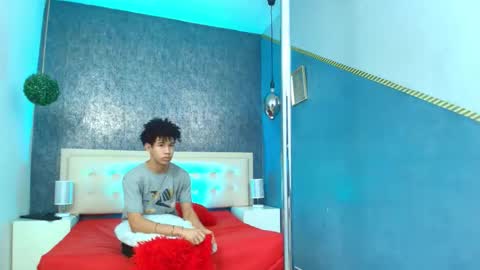 Snapshot of erick_zhimerman chatting on November 3, 2025, 3:30 am online show from November 3, 2025, 3:30 am