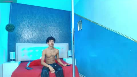 Snapshot of erick_zhimerman chatting on November 6, 2025, 4:24 am online show from November 6, 2025, 4:24 am